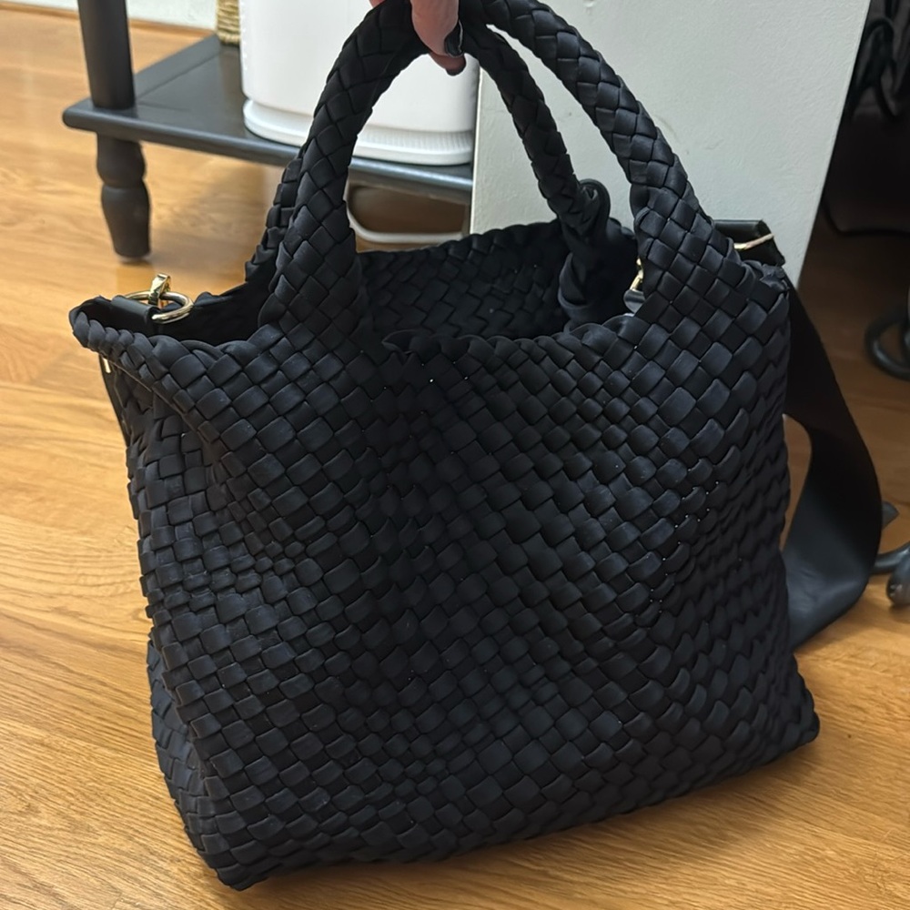 Black adjustable chic bag